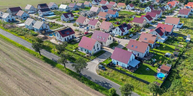 Sparen fürs Wohneigentum lohnt sich aus Sicht vieler Verbraucher immer weniger. (Archivbild) - Foto: Jan Woitas/dpa