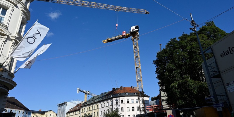 FW-M: Feuerwehr sichert zwei Baukräne (Altstadt/Obermenzing) - Foto: presseportal.de