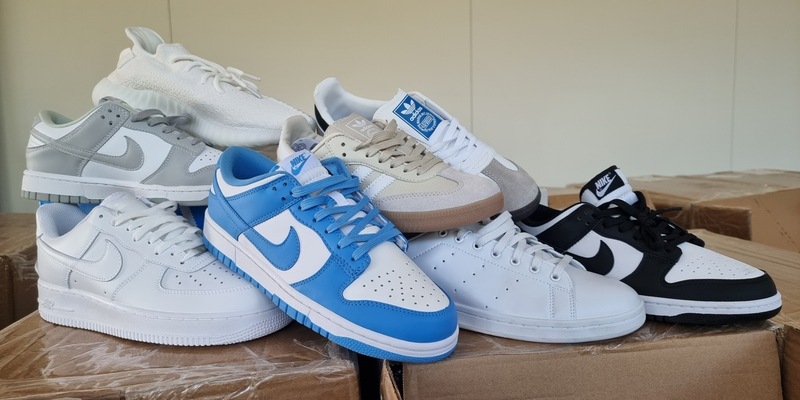 HZA-HST: Großer Aufgriff gefälschter Sneaker durch den Stralsunder Zoll ./. Etwa 4.900 Paar gefälschter Schuhe der Marken Adidas und Nike sichergestellt - Foto: presseportal.de
