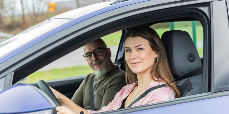 Über 90 Prozent der jungen Leute wollen ein eigenes Auto - Foto: presseportal.de