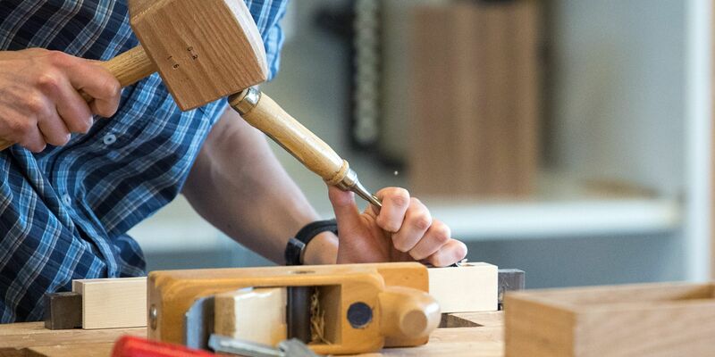 Die hohe Inflation hat die Umsätze im deutschen Handwerk 2022 kräftig steigen lassen. - Foto: Sebastian Gollnow/dpa