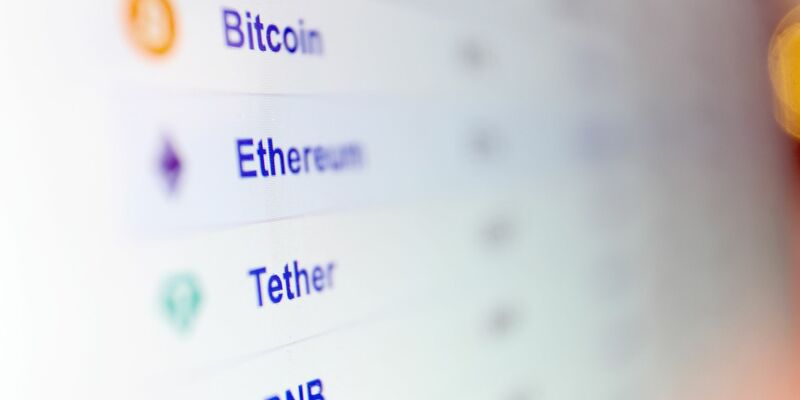 Rückenwind lieferte US-Präsident Donald Trump, als er Namen von Kryptowährungen nannte, die in eine neue strategische Reserve der USA aufgenommen werden sollen. (Archivbild) - Foto: Karl-Josef Hildenbrand/dpa