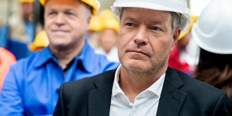 Wirtschaftsminister Habeck besucht die Meyer Werft im Rahmen seiner Nordwest-Tour. - Foto: Hauke-Christian Dittrich/dpa