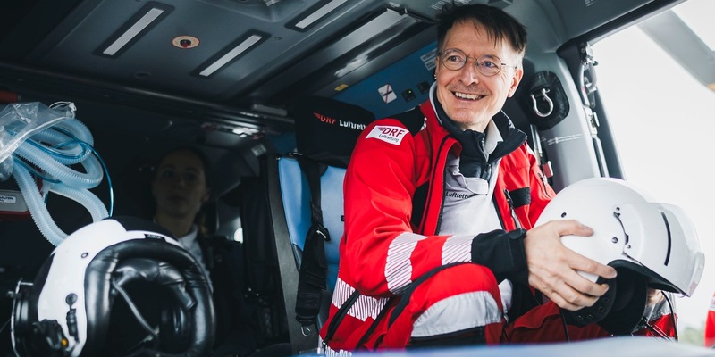Reform der Notfallrettung / Gesundheitsminister Prof. Karl Lauterbach begleitet Besatzung von Christoph Berlin der DRF Luftrettung - Foto: presseportal.de