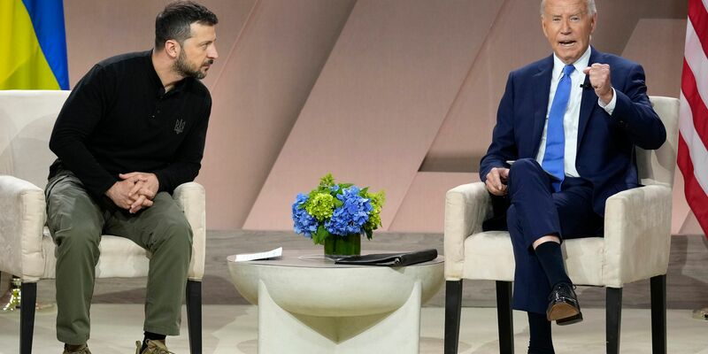 Selenskyj will Biden in Washington einen «Plan für den Sieg» gegen Russland vorstellen. (Archivbild) - Foto: Susan Walsh/AP/dpa