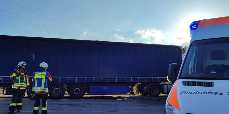 FW Stockach: Verkehrsunfall zwischen PKW und LKW - Foto: presseportal.de