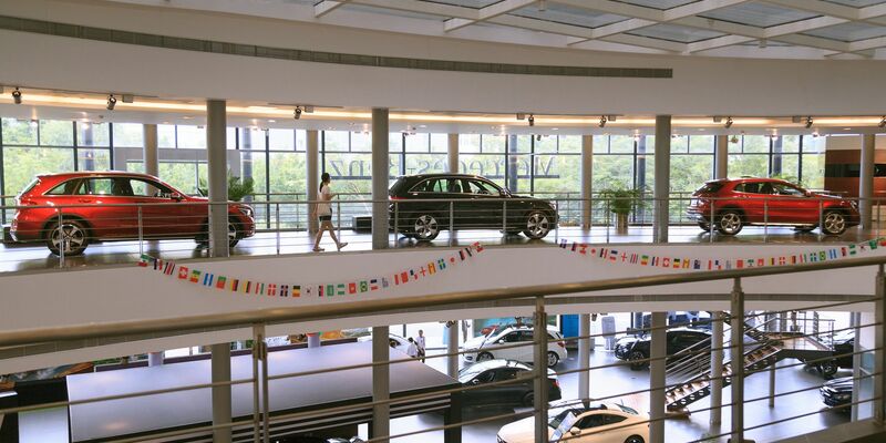 Für Mercedes-Benz läuft es in China längst nicht mehr so gut wie früher. (Archivbild) - Foto: Wenjun Chen/dpa