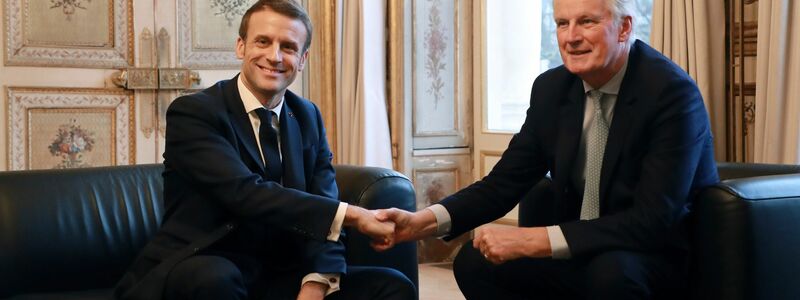 Dem Präsidenten Emmanuel Macron (links) hat der neue Premier Michel Barnier die Zusammensetzung des Kabinetts bereits vorgelegt (Archivbild). - Foto: Ludovic Marin/AFP POOL/AP/dpa