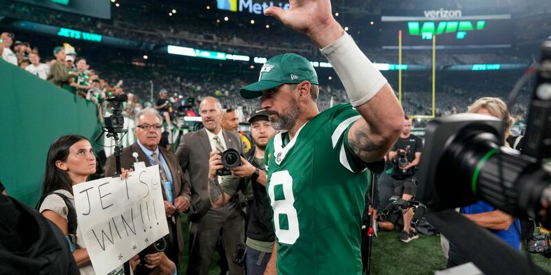 Aaron Rodgers warf gegen New England zwei Touchdown-Pässe. - Foto: Seth Wenig/AP/dpa