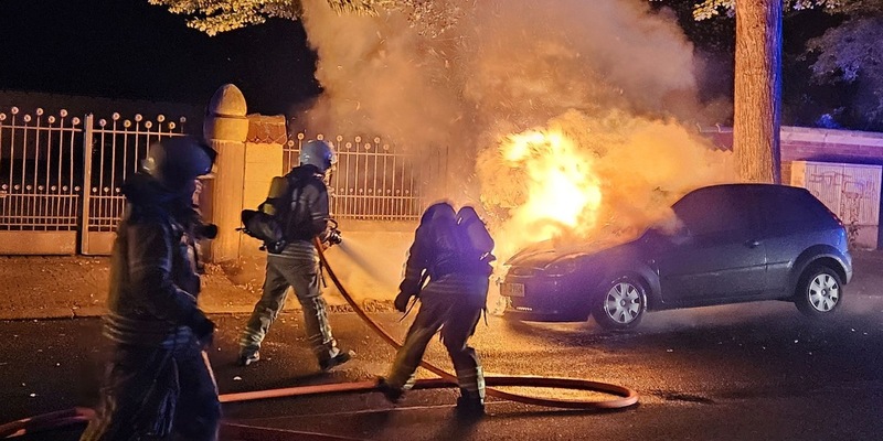 FW Dresden: Fahrzeugbrand - Foto: presseportal.de