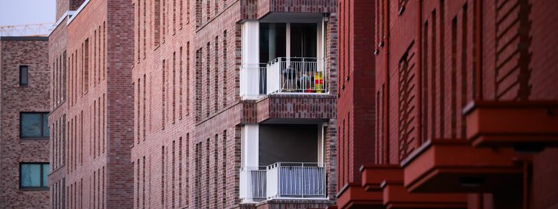 Im Vergleich zum ersten Quartal des laufenden Jahres gab es nur noch bei Wohnungen in dünn besiedelten ländlichen Regionen Preisrückgänge. (Archivbild). - Foto: Julian Stratenschulte/dpa