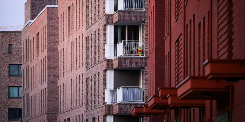 Neubauwohnungen sind bislang ein knappes Gut.  - Foto: Julian Stratenschulte/dpa