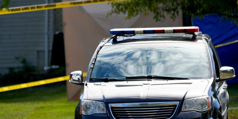 Ein Sheriff soll einen Richter erschossen und sich hinterher der Polizei gestellt haben. (Symbolbild) - Foto: Frank Bowen IV/The Cincinnati Enquirer via AP/dpa