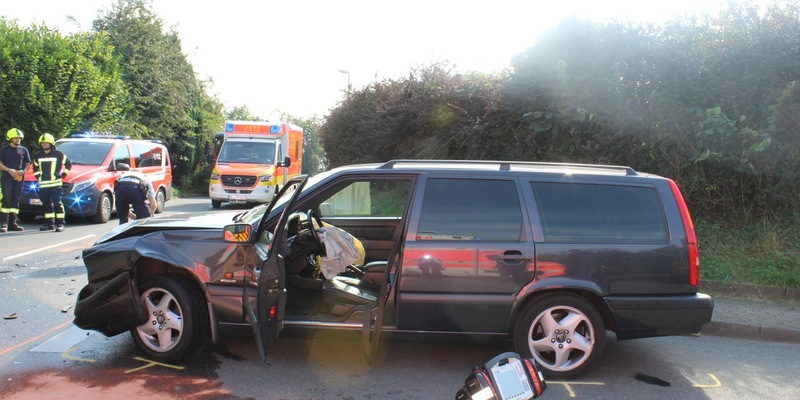 POL-RBK: Leichlingen - Zwei Schwerverletzte nach Frontalzusammenstoß im Einmündungsbereich - Foto: presseportal.de