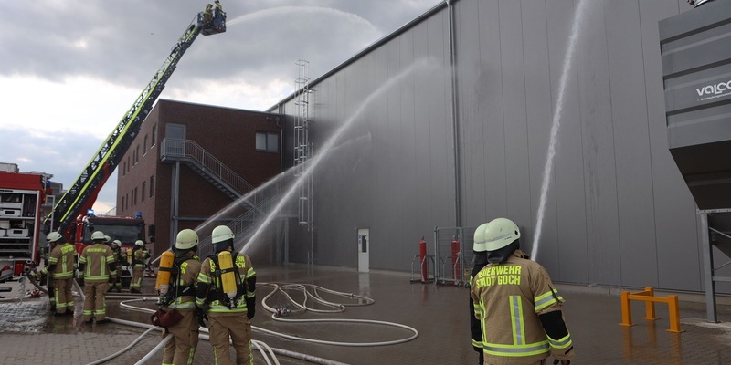 Feuerwehr Goch: Großübung der Feuerwehr Goch: Mehrere Einsatzszenarien für alle Löscheinheiten - Foto: presseportal.de