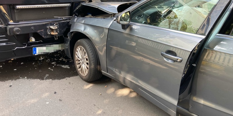 POL-ME: Audi kollidiert mit Lkw - Eine Schwerverletzte - Haan - 2409070 - Foto: presseportal.de