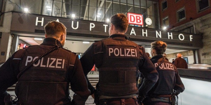 Bundespolizeidirektion München: Gefährliche Gegenstände verboten / Bundespolizeidirektion München erlässt temporäres Mitführverbot - Foto: presseportal.de