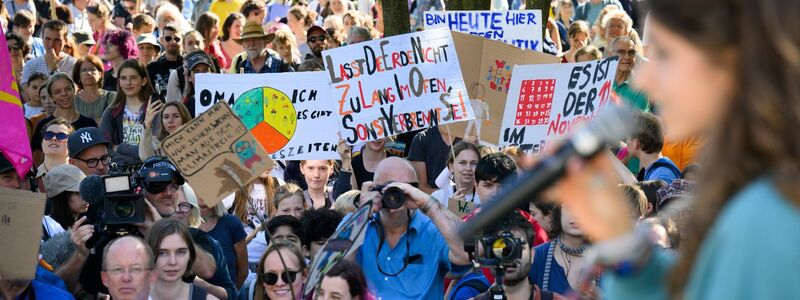 Demonstration fürs Klima: Mehrere Tausend haben in Berlin protestiert. - Foto: Bernd von Jutrczenka/dpa