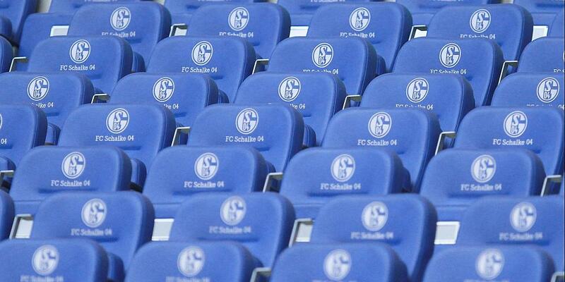 Sitze mit Logo des FC Schalke 04 (Archiv) - Foto: über dts Nachrichtenagentur