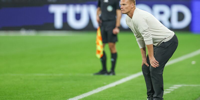 Schalkes Sportdirektor Marc Wilmots muss wohl auch gehen. - Foto: Tim Rehbein/dpa