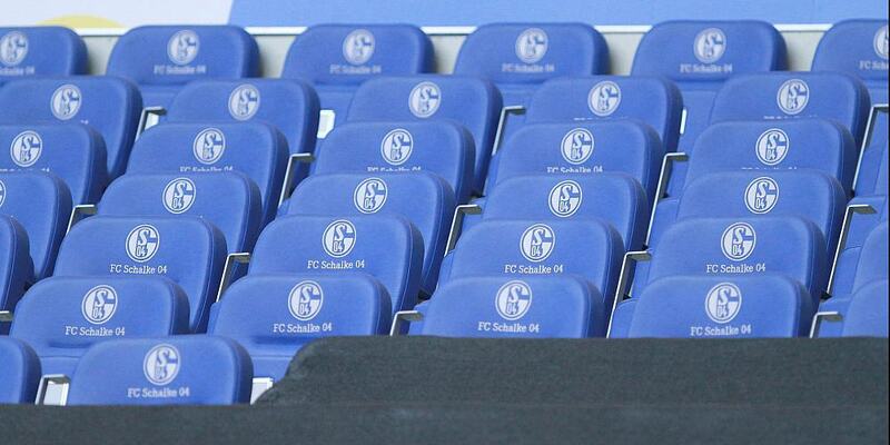 Sitze mit Logo des FC Schalke 04 (Archiv) - Foto: über dts Nachrichtenagentur