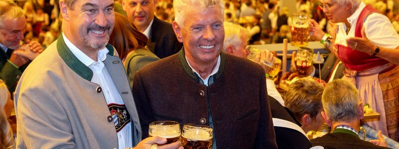 Franz Herzog von Bayern genießt die Wiesn-Stimmung. - Foto: Stefan Puchner/dpa