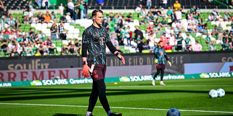 Manuel Neuer musste in Bremen nach dem Aufwärmen doch passen. - Foto: Sina Schuldt/dpa