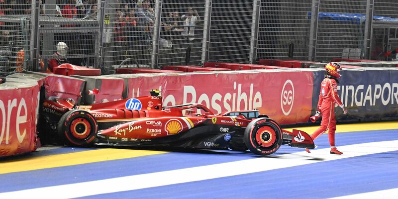 Der Unfall von Carlos Sainz sorgt für Brisanz in der Qualifikation. - Foto: Mohd Rasfan/Pool AFP/AP/dpa