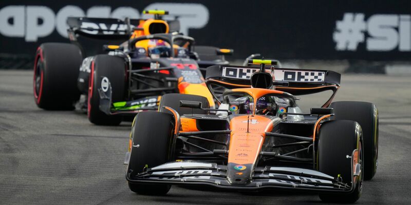 Gelingt Titelverteidiger Max Verstappen der erste Sieg in Singapur? - Foto: Vincent Thian/AP/dpa