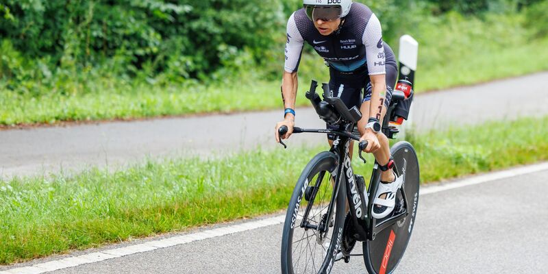 Haug konnte in Nizza auf dem Rad erst gar nicht loslegen. - Foto: Daniel Karmann/dpa