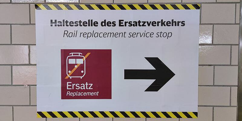 Hinweis auf Schienenersatzverkehr (Archiv) - Foto: über dts Nachrichtenagentur