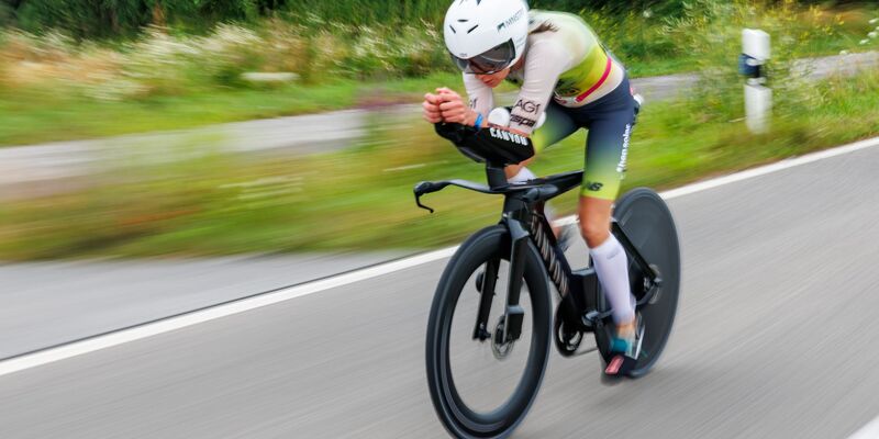 Laura Philipp gewinnt zum ersten Mal die Ironman-WM. - Foto: Daniel Karmann/dpa