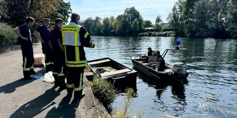 FW-MH: Boot gekentert - Berufsfeuerwehr Mülheim im Einsatz - Foto: presseportal.de