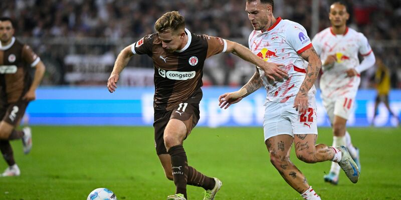 Aufsteiger St. Pauli zeigt gegen RB Leipzig über weite Strecken ein tolles Spiel. - Foto: Gregor Fischer/dpa