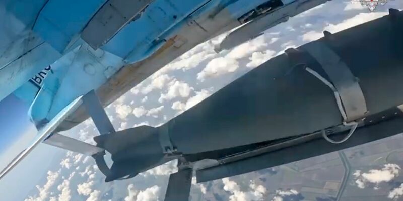 Die Großstadt Saporischschja wurde nach ukrainischen Medienberichten erstmals von Gleitbomben getroffen. (Archivbild) - Foto: Uncredited/Rusian Defense Ministry Press Service/AP/dpa