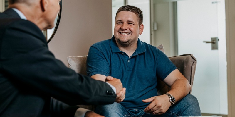 Der größte Fehler in der Kaufpreisverhandlung: Fabian Zamzau von der Otter Consult GmbH erklärt, warum das persönliche Gespräch beim Unternehmensverkauf mehr als nur eine Formalität darstellt - Foto: presseportal.de