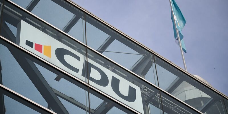 Die Führungsgremien der CDU haben die Kanzlerkandidatur von Parteichef Merz einstimmig bestätigt. - Foto: Sebastian Christoph Gollnow/dpa