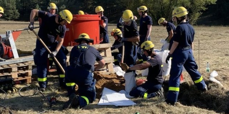 THW LVBEBBST: Vorkehrungen gegen das Hochwasser laufen auf Hochtouren - Scheitelwelle heute Nacht in Ratzdorf erwartet - Foto: presseportal.de