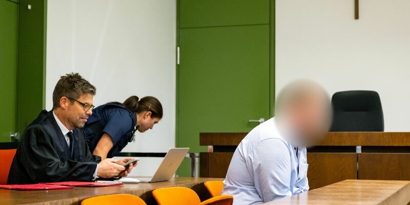Ein 38-Jähriger steht vor dem Landgericht München I, weil er zwei Frauen um 175.000 Euro betrogen haben soll. Die Beziehung zu den Opfern baute er mittels einer Dating-App auf. (Archivfoto) - Foto: Lennart Preiss/dpa