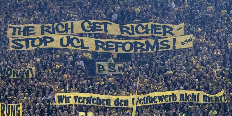 Die deutliche Kritik der Fans war zuletzt in den Stadien zu sehen. - Foto: Bernd Thissen/dpa