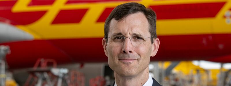 Sieht seine Firma weiter im Aufwind: DHL-Chef Tobias Meyer. - Foto: Hendrik Schmidt/dpa