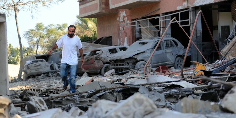 Israels Luftangriffe hinterlassen schwere Schäden im Libanon.  - Foto: Mohammed Zaatari/AP