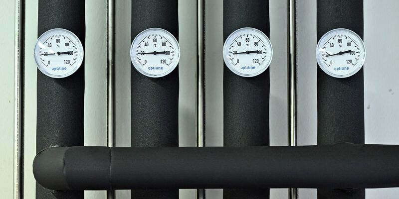 Das Heizen mit einer Wärmepumpe ist der Beratung zufolge schon heute günstiger als das Heizen mit fossilen Energieträgern wie Öl oder Gas. - Foto: Martin Schutt/dpa