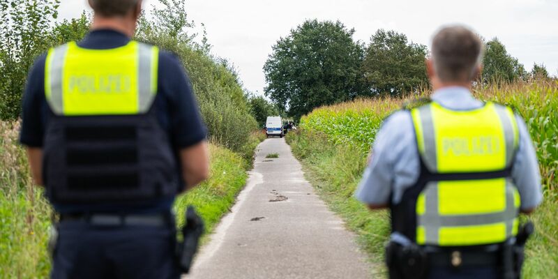 Im Fall der beiden in Gronau gefundenen Leichen hat die Polizei die Identität eines der beiden Toten klären können. - Foto: Guido Kirchner/dpa