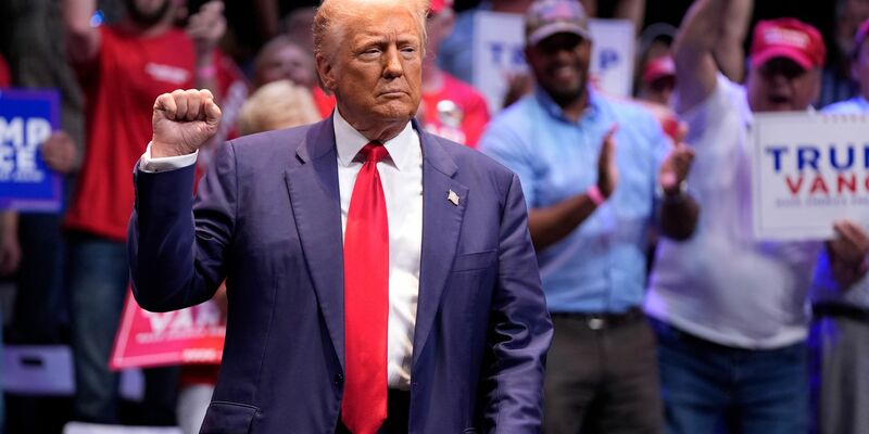 Trump-Sprecher: «Das Terrorregime im Iran liebt die Schwäche von Kamala Harris.» (Archivbild) - Foto: Evan Vucci/AP/dpa