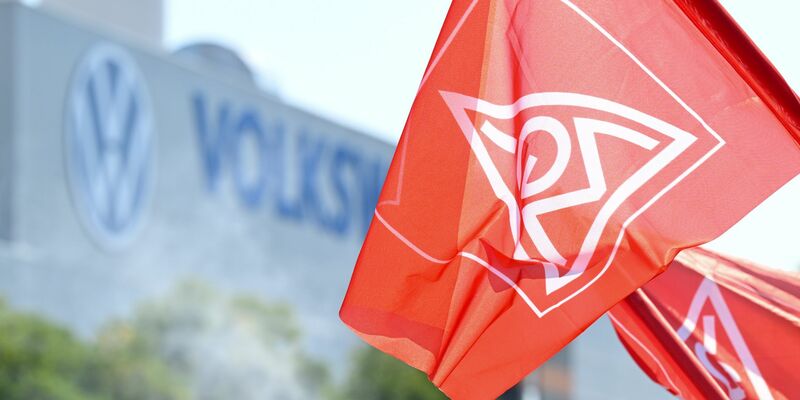 Die deutsche Industrie steht unter Druck - darunter Schlüsselbranchen wie die Automobilbranche (Archivbild). - Foto: Hendrik Schmidt/dpa