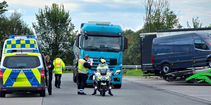 POL-PPRP: Güterverkehrskontrolle der Zentralen Verkehrsdienste Rheinpfalz - Schwertransporte und Betrüger auf der A61 gestoppt - Foto: presseportal.de