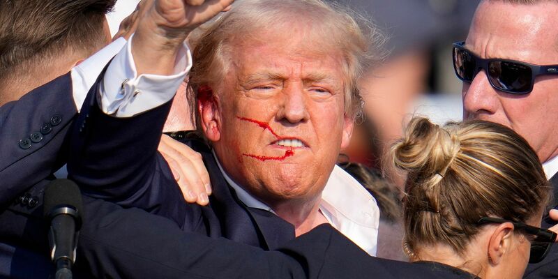 Trump wurde bei dem Attentat im Juli am Ohr verletzt. (Archivbild) - Foto: Gene J. Puskar/AP/dpa