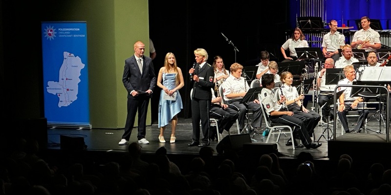 POL-EL: Lingen - Ein unvergesslicher Konzertabend: Filmmusik in Harmonie und Einklang mit dem Polizeiorchester Niedersachsen, Susan Albers und der Big Band der Friedensschule - Foto: presseportal.de
