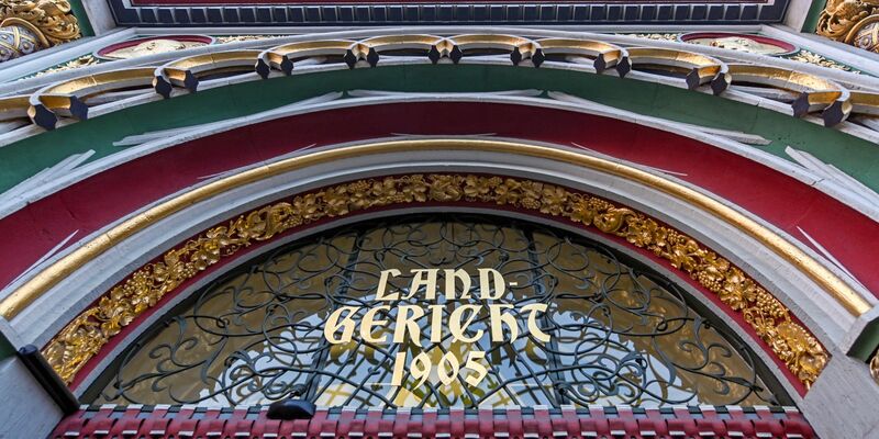 Die Staatsanwaltschaft hat Anklage wegen Mordes erhoben, nachdem ein zwei Jahre altes Kind tot in Halle gefunden wurde. (Archivbild) - Foto: Hendrik Schmidt/dpa-Zentralbild/dpa